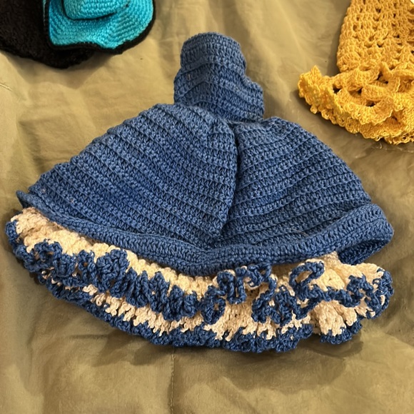 9 Handmade Barbie doll outfits - Picture 3 of 16